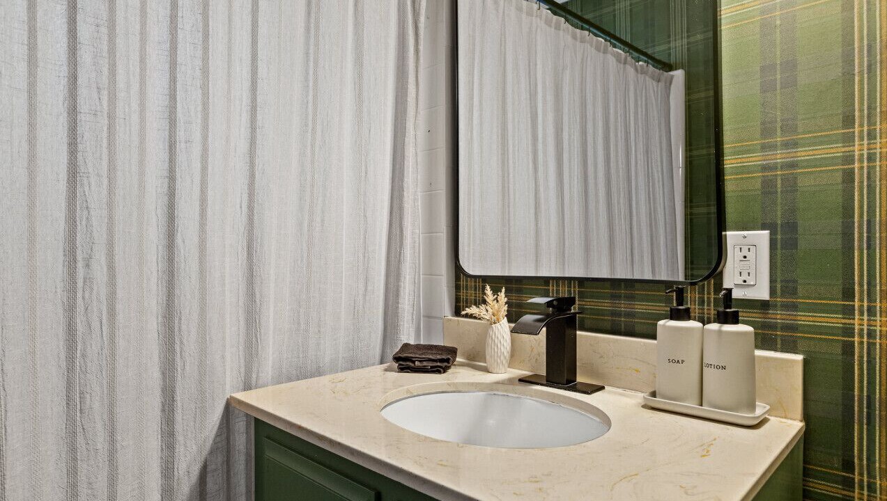 Photo of Bathroom in Arrowhead Villas