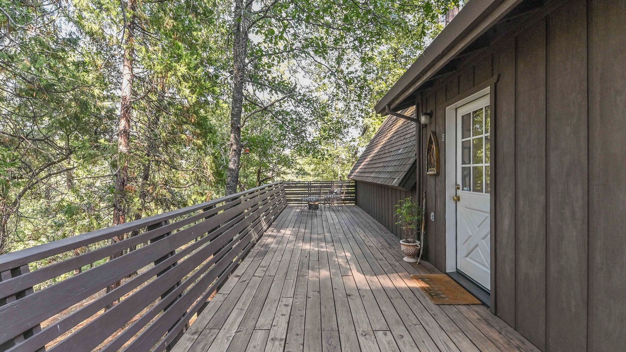 Photo of Patio Balcony in Hathaway Pines
