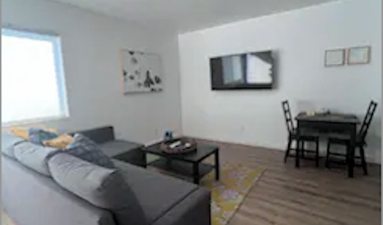 Photo of Livingroom in Encino