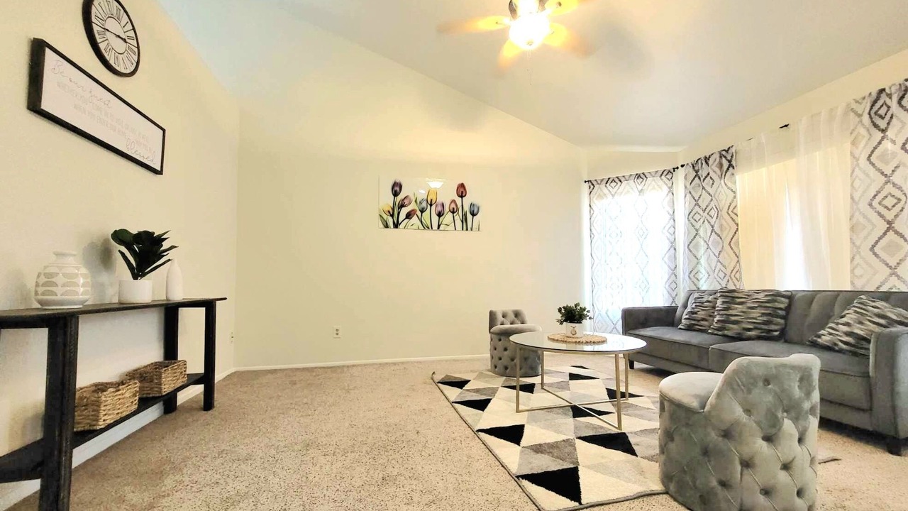 Photo of Livingroom in Palmdale