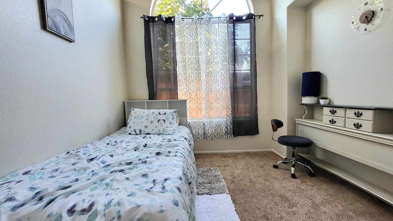 Photo of Bedroom in Palmdale