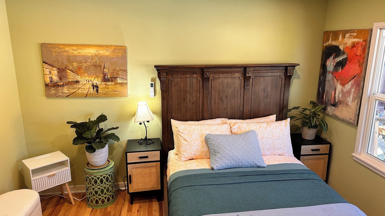 Photo of Bedroom in Del Rey Oaks