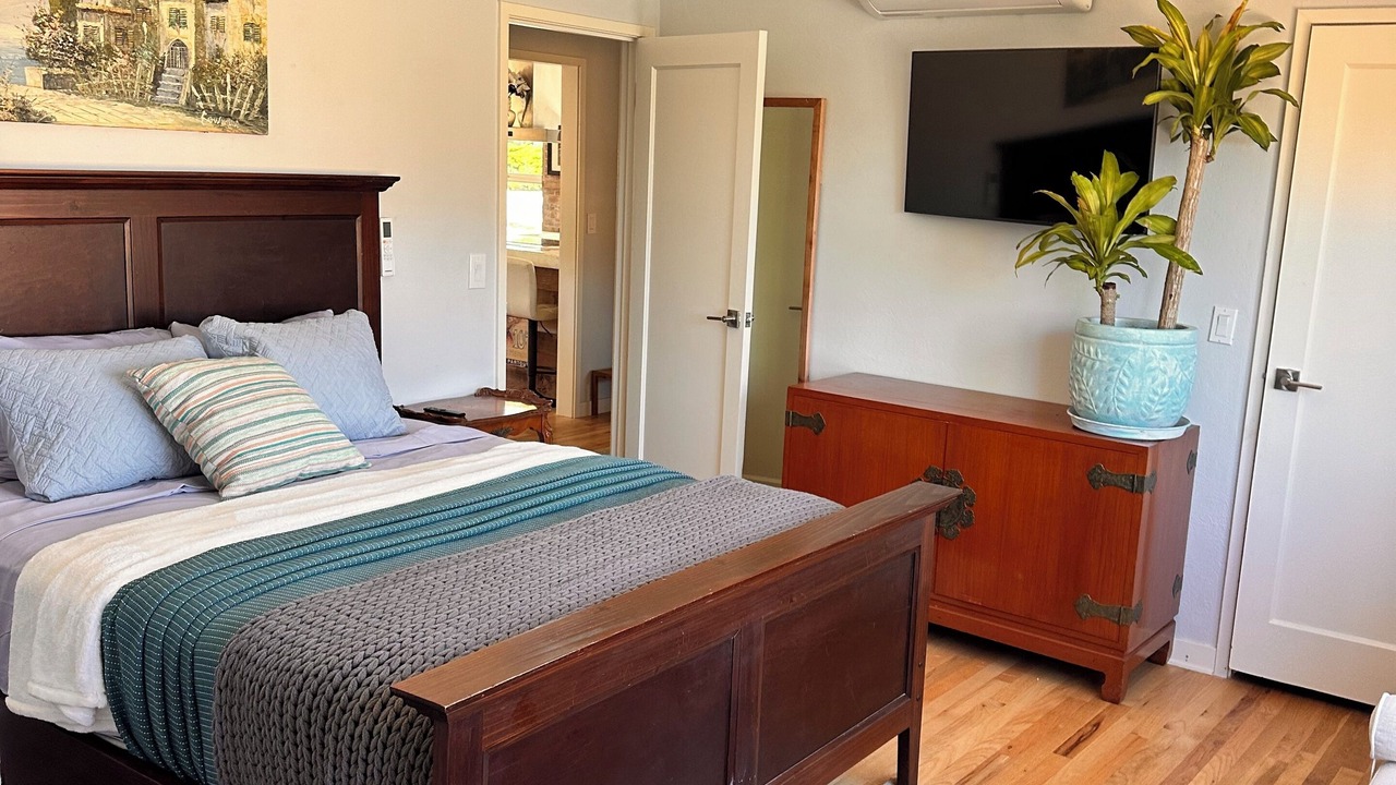 Photo of Bedroom in Del Rey Oaks