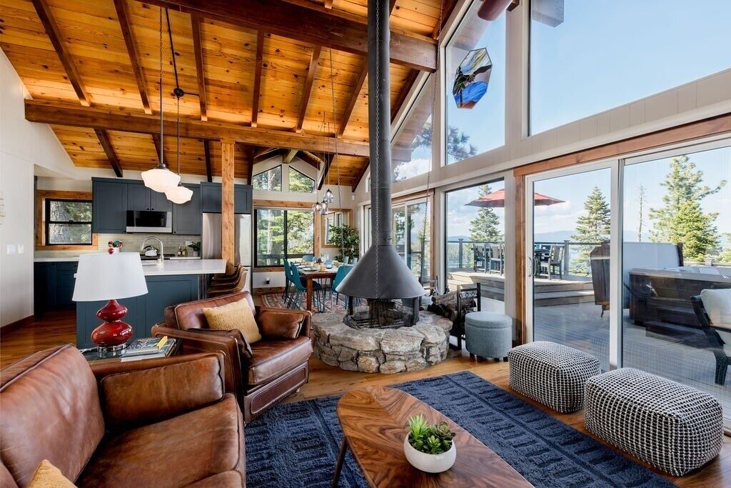 Photo of Livingroom in Meeks Bay