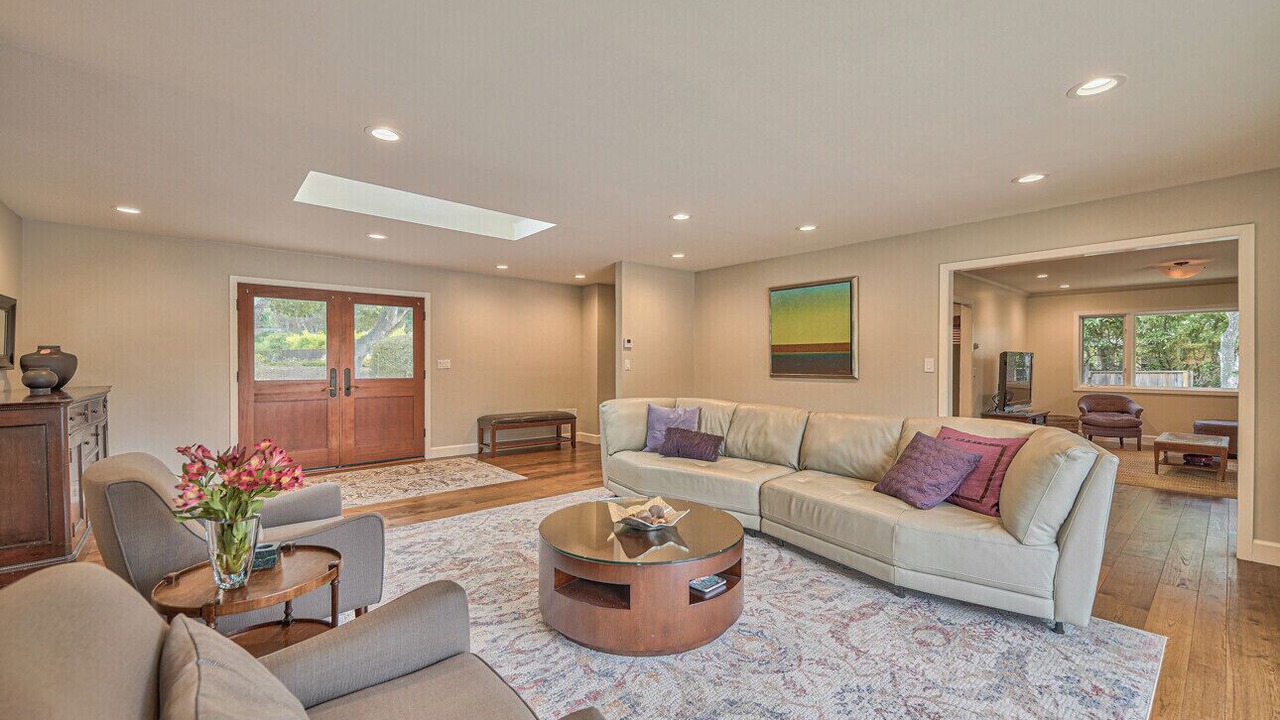 Photo of Livingroom in Munras Avenue