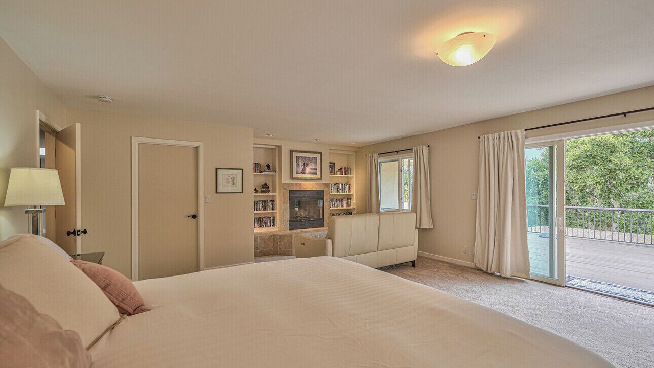 Photo of Bedroom in Munras Avenue