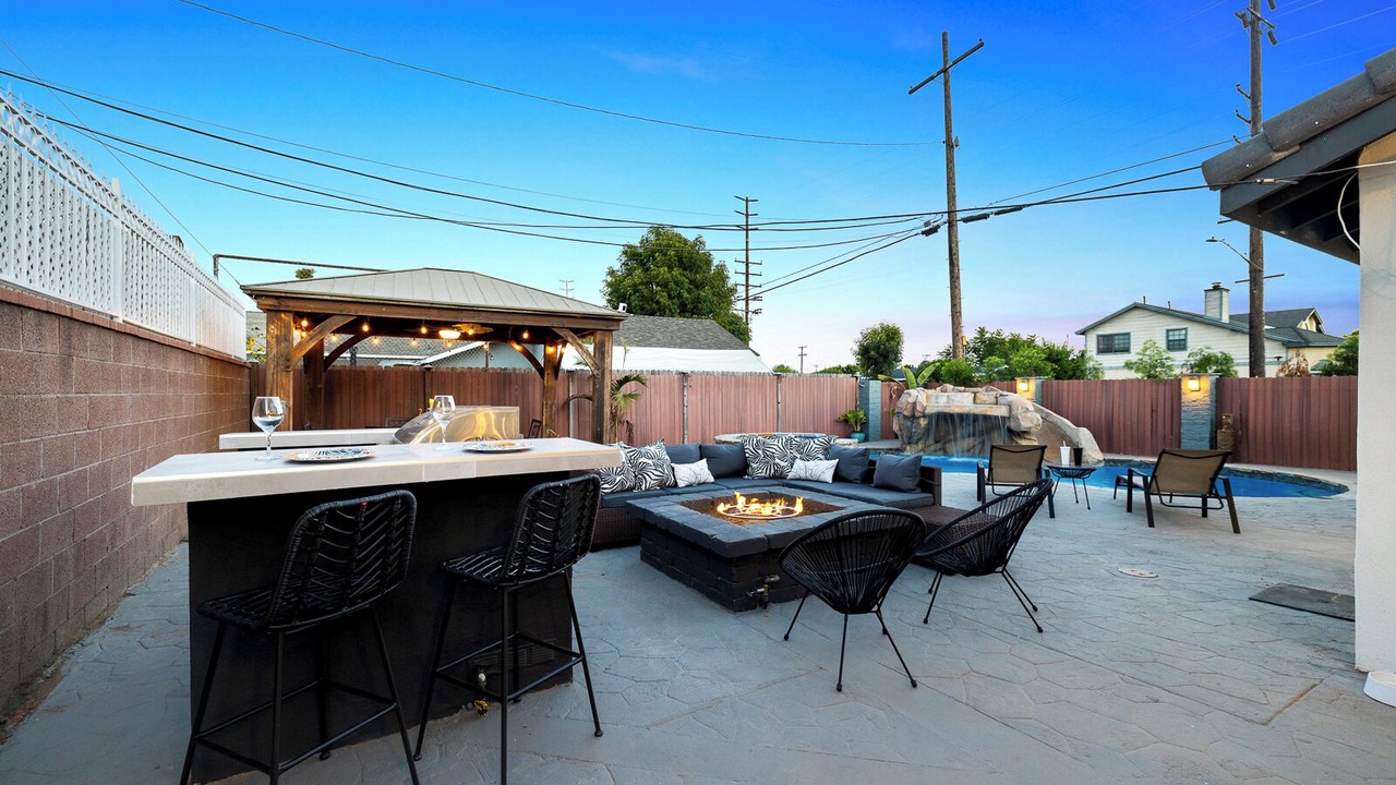Photo of Outdoor in Paramount