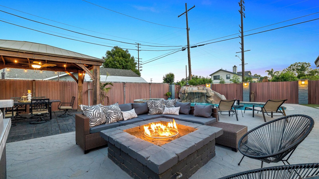 Photo of Outdoor in Paramount