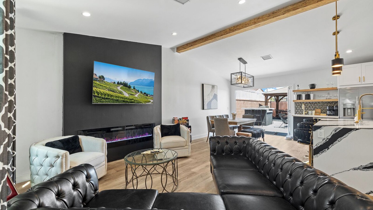Photo of Livingroom in Paramount