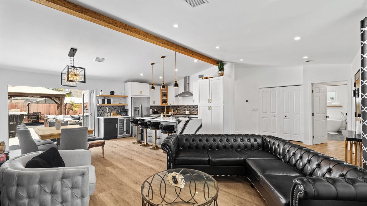 Photo of Livingroom in Paramount