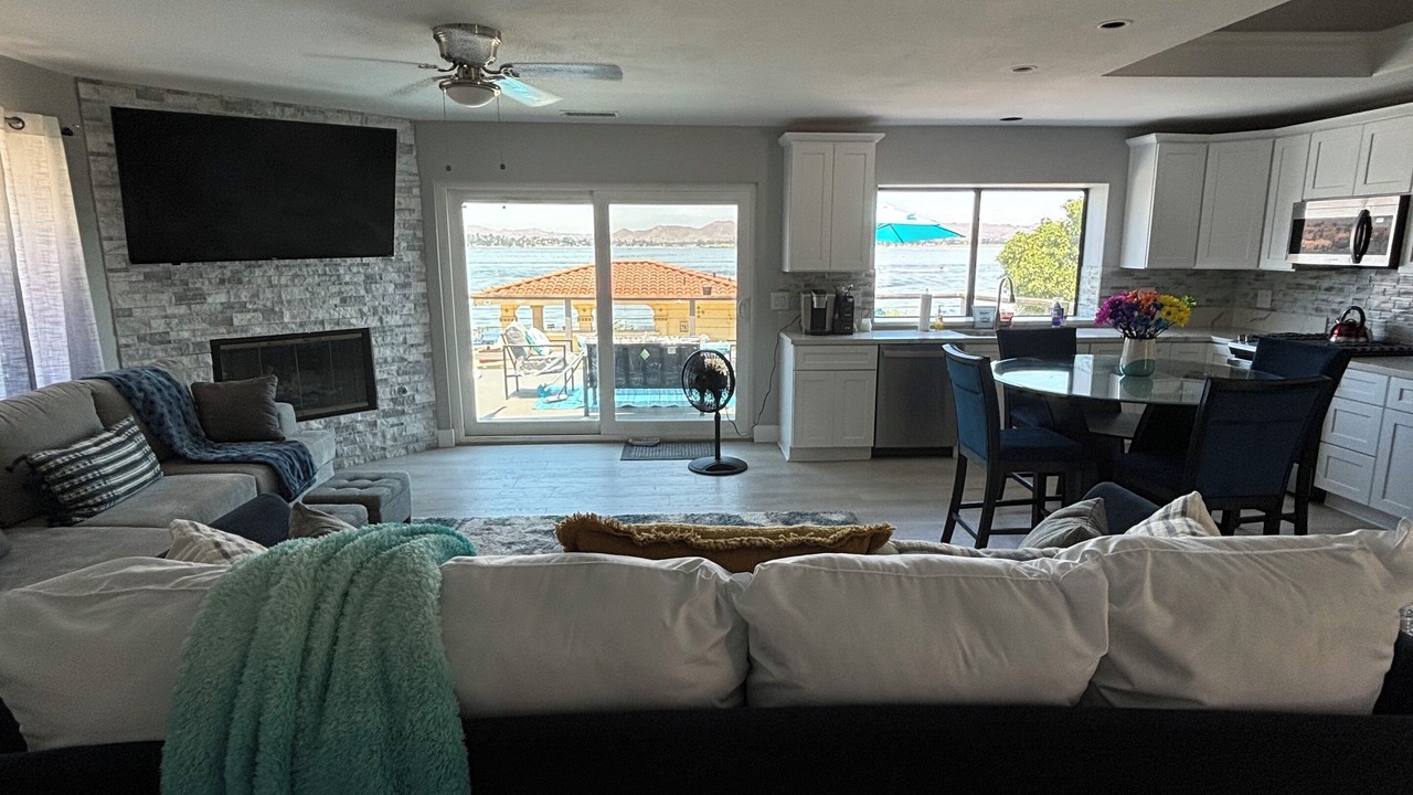 Photo of Livingroom in Lakeland Village