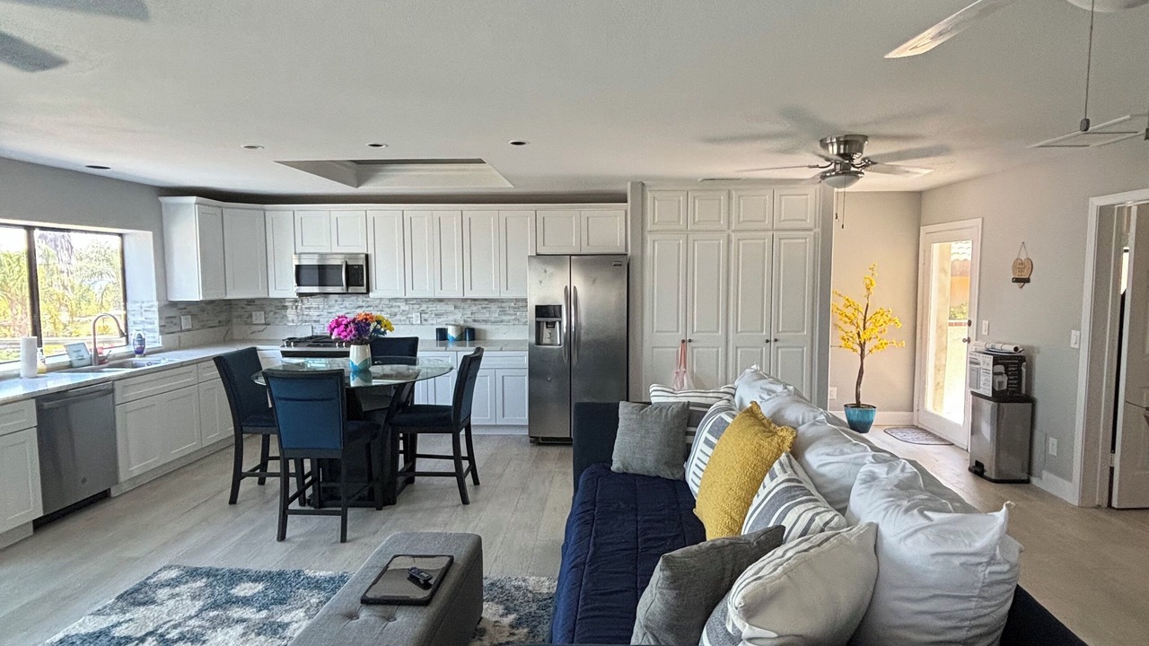 Photo of Livingroom in Lakeland Village