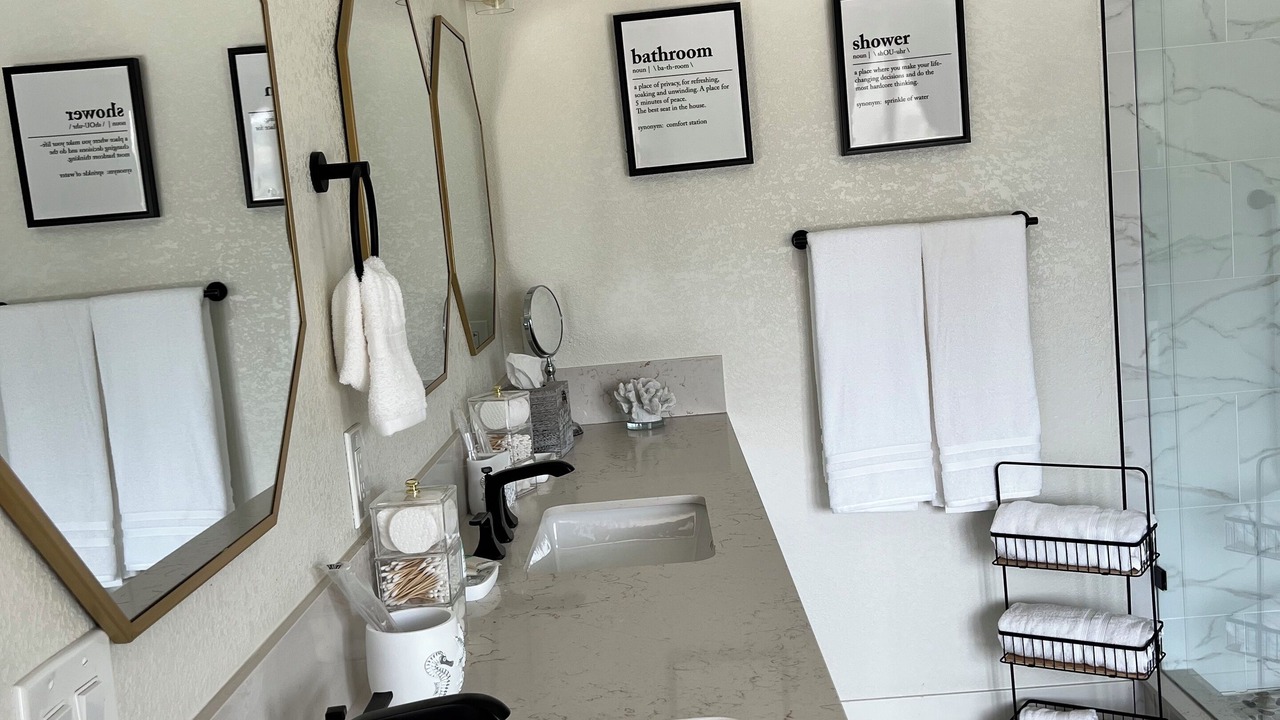 Photo of Bathroom in Vista