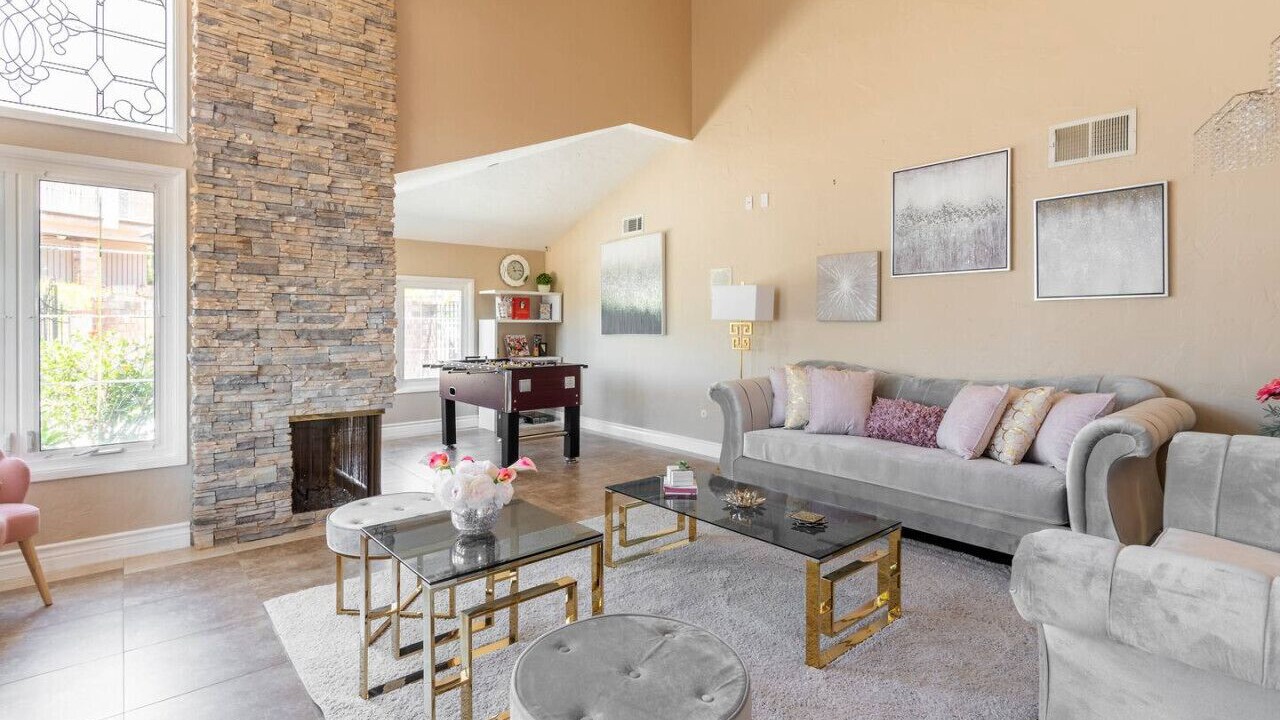 Photo of Livingroom in Anaheim Hills