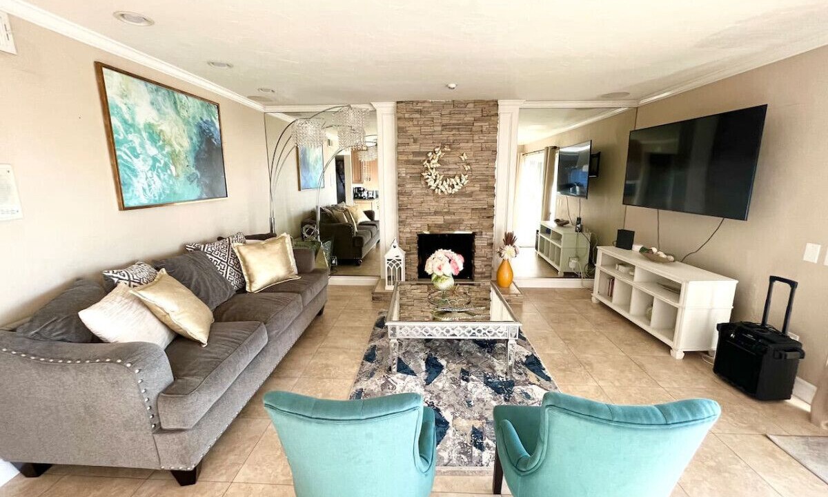 Photo of Livingroom in Anaheim Hills