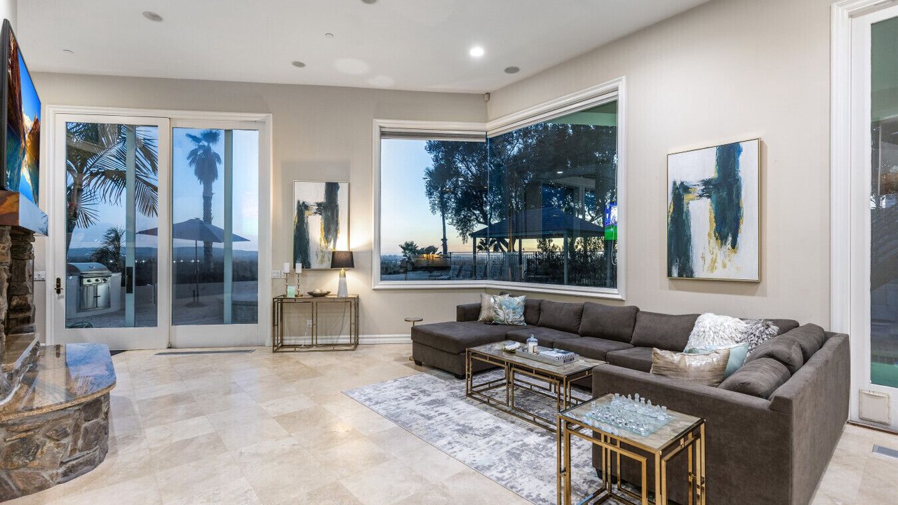 Photo of Livingroom in Tustin