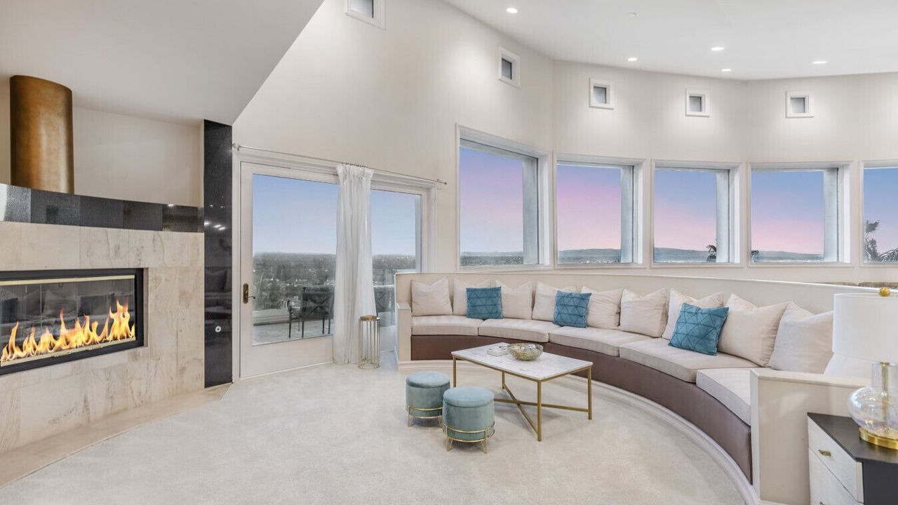Photo of Livingroom in Tustin