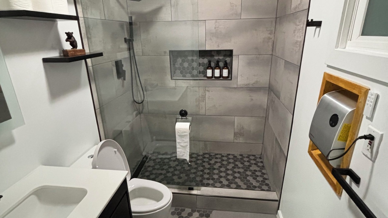Photo of Bathroom in Green Valley Lake
