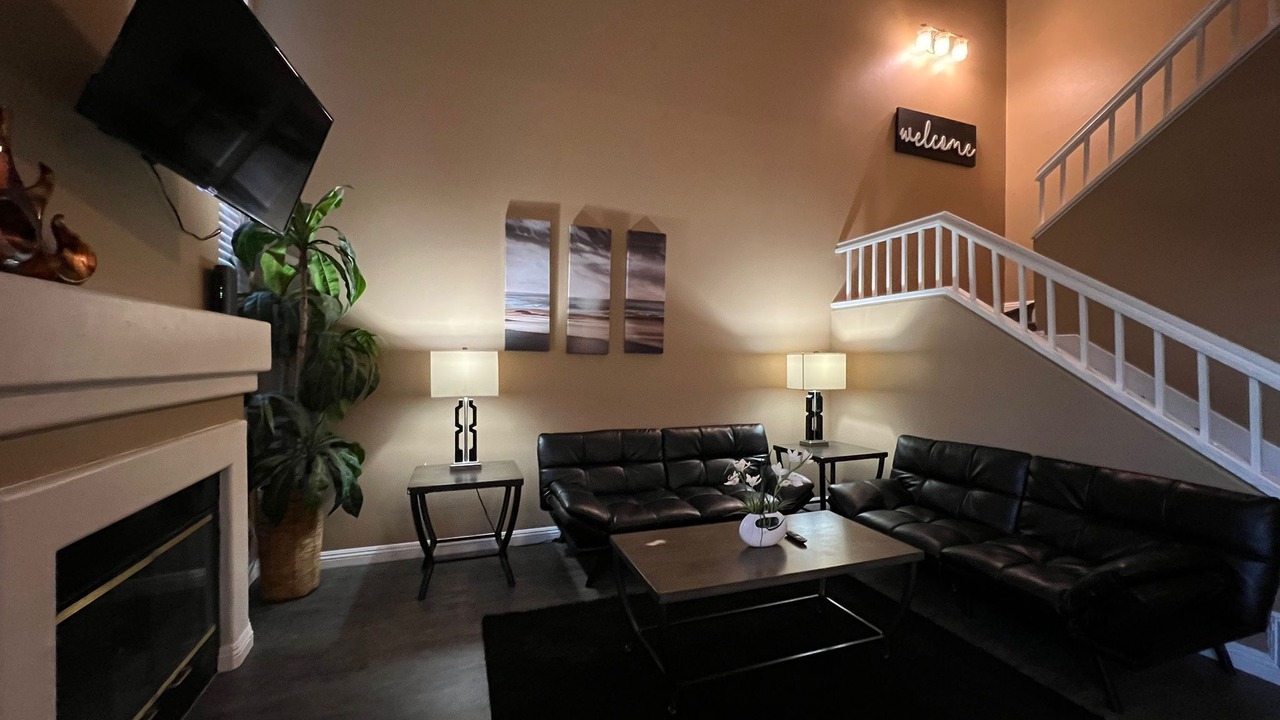 Photo of Livingroom in Tustin