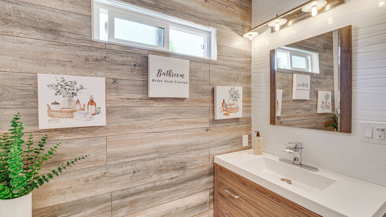 Photo of Bathroom in East Los Angeles