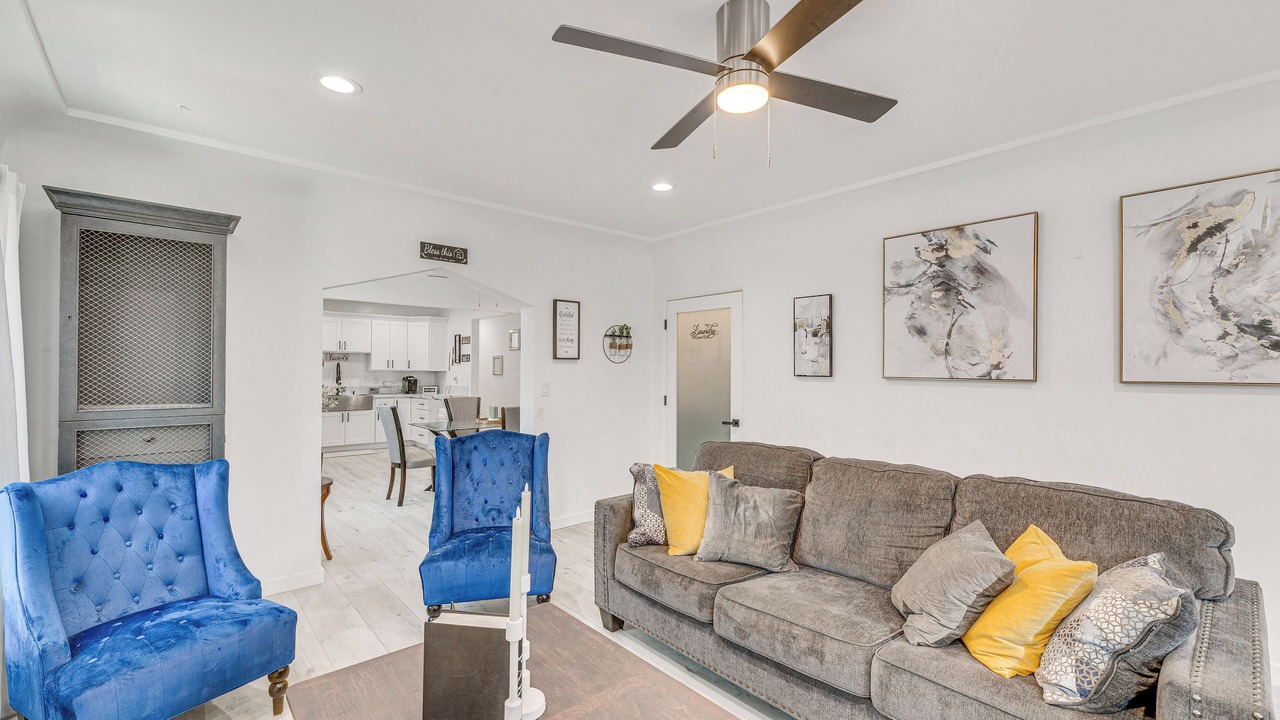 Photo of Livingroom in East Los Angeles
