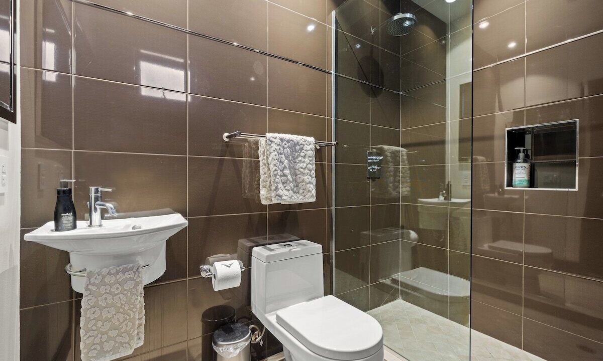 Photo of Bathroom in Lantern District