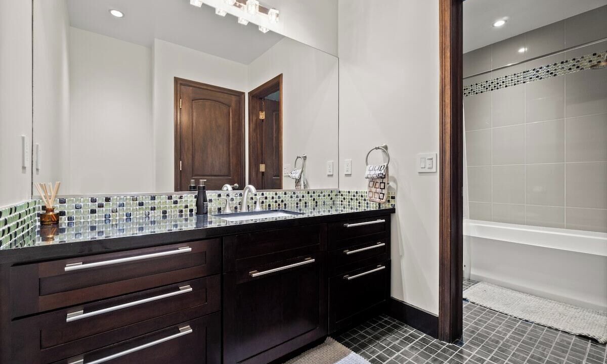 Photo of Bathroom in Lantern District