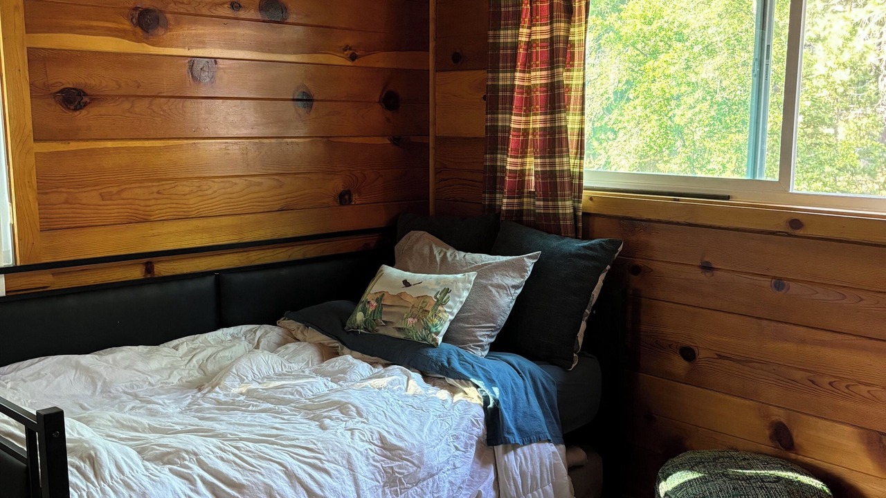 Photo of Bedroom in California Hot Springs