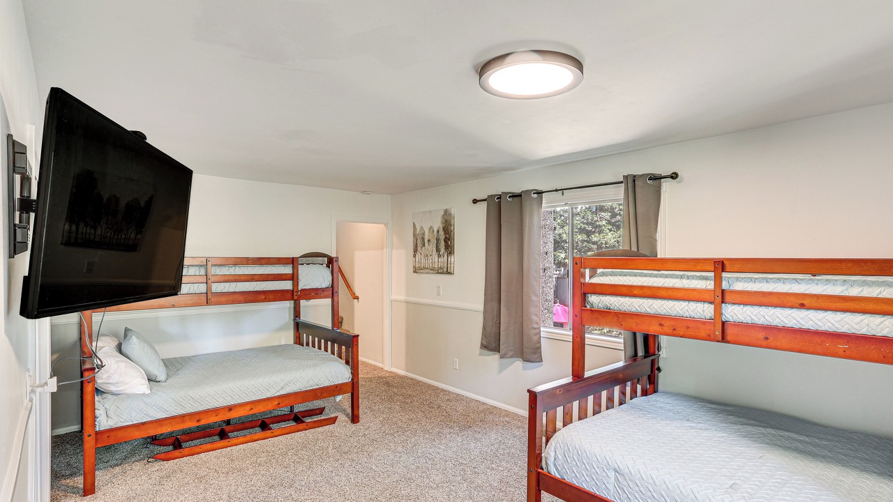 Photo of Bedroom in Crestline