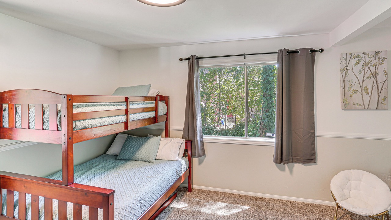Photo of Bedroom in Crestline