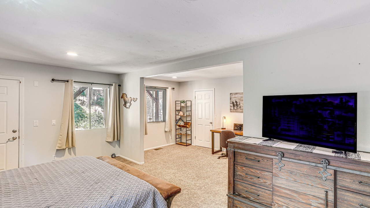 Photo of Bedroom in Crestline