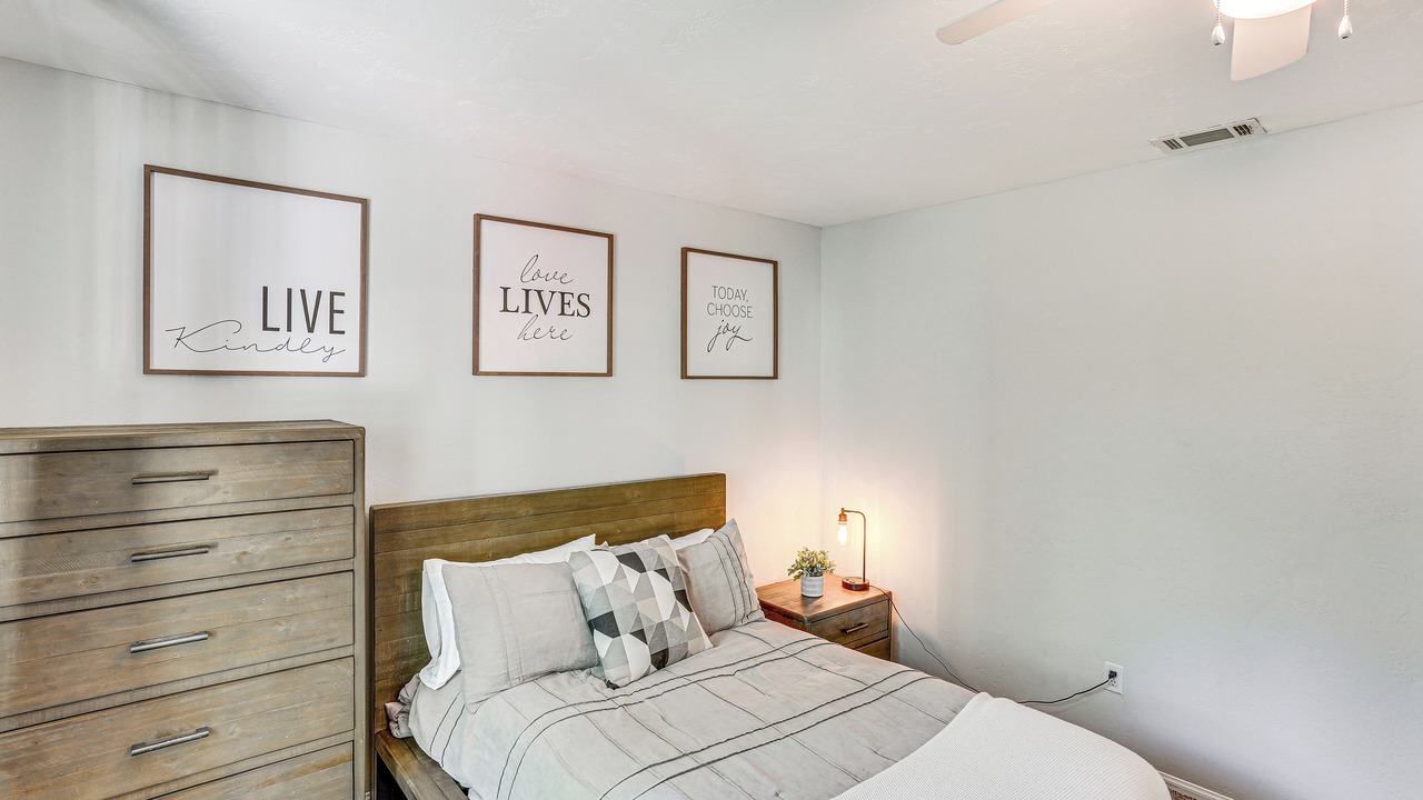 Photo of Bedroom in Crestline