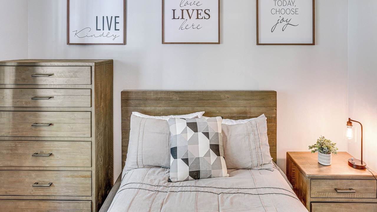 Photo of Bedroom in Crestline