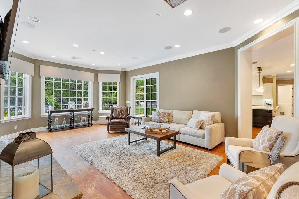Photo of Livingroom in Chatsworth