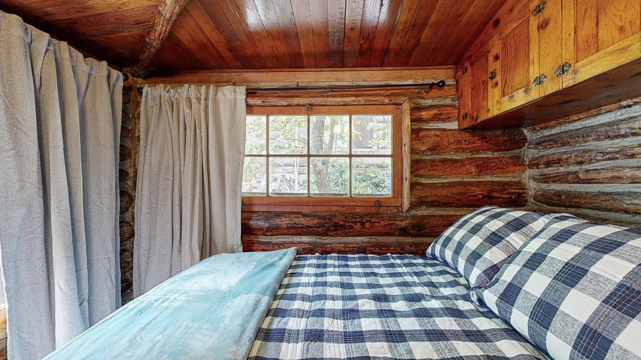 Photo of Bedroom in Forest Falls