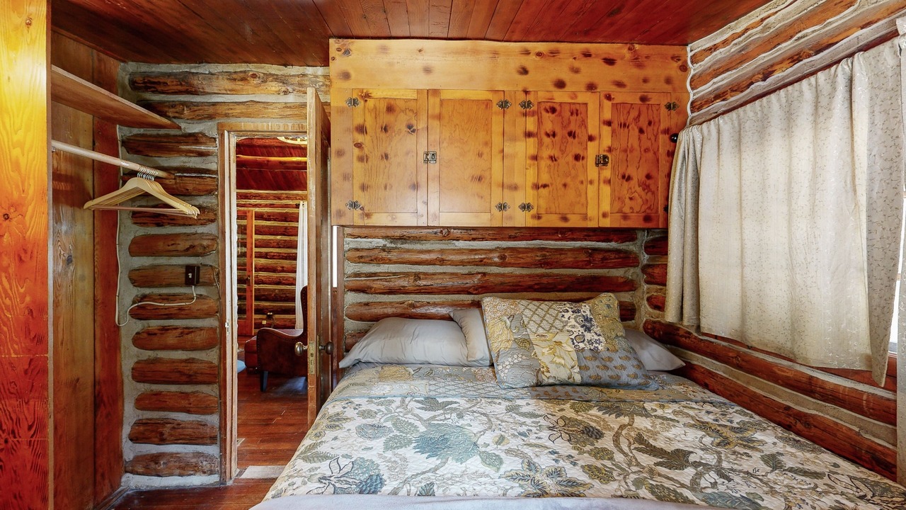 Photo of Bedroom in Forest Falls
