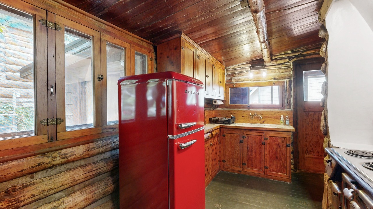 Photo of Kitchen in Forest Falls