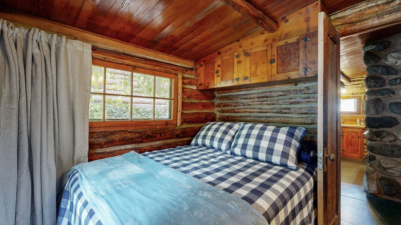 Photo of Bedroom in Forest Falls