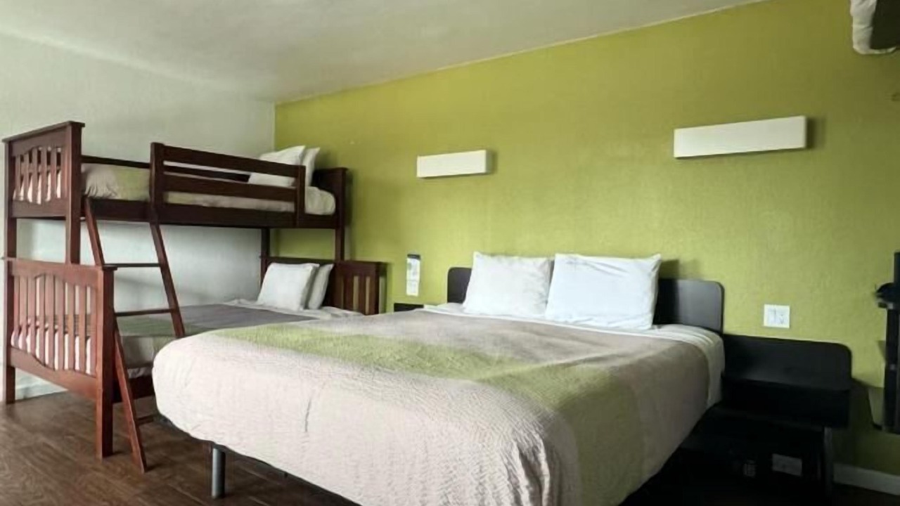Photo of Bedroom in Munras Avenue