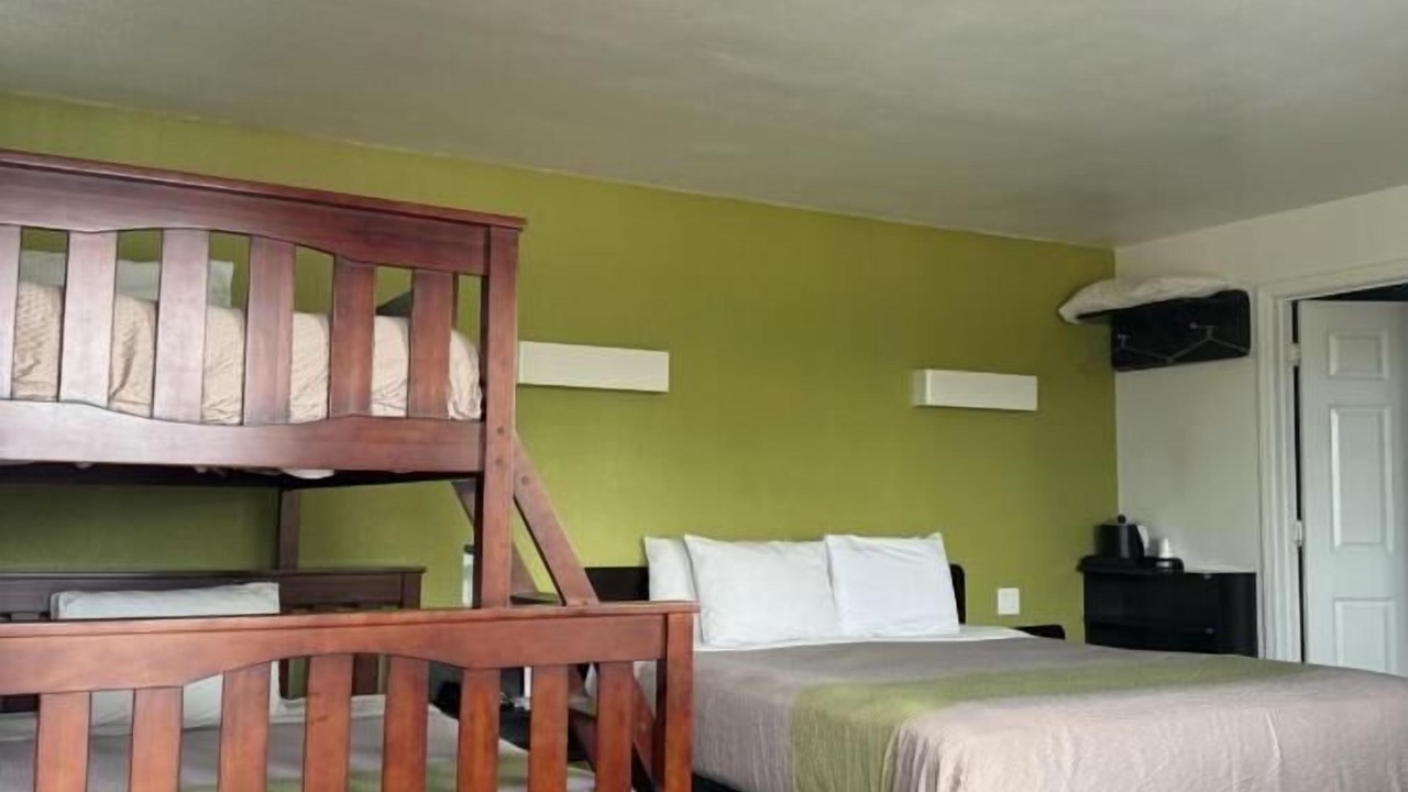 Photo of Bedroom in Munras Avenue