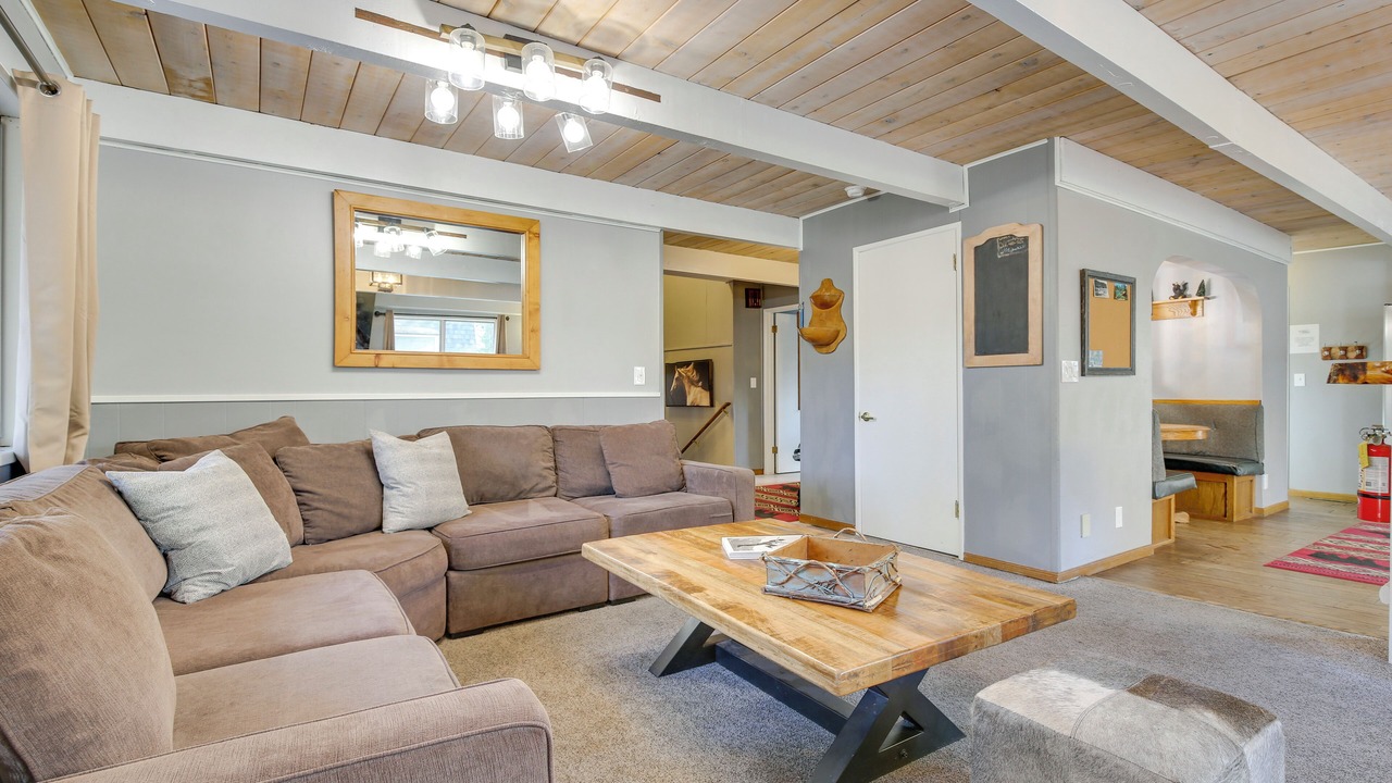 Photo of Livingroom in Eagle Mountain Estates