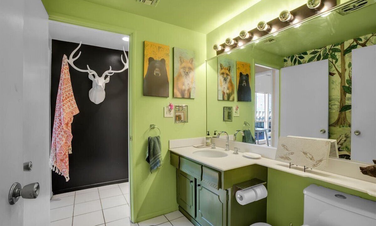 Photo of Bathroom in The Movie Colony