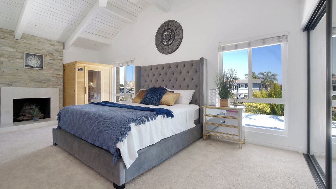 Photo of Bedroom in Lake Forest