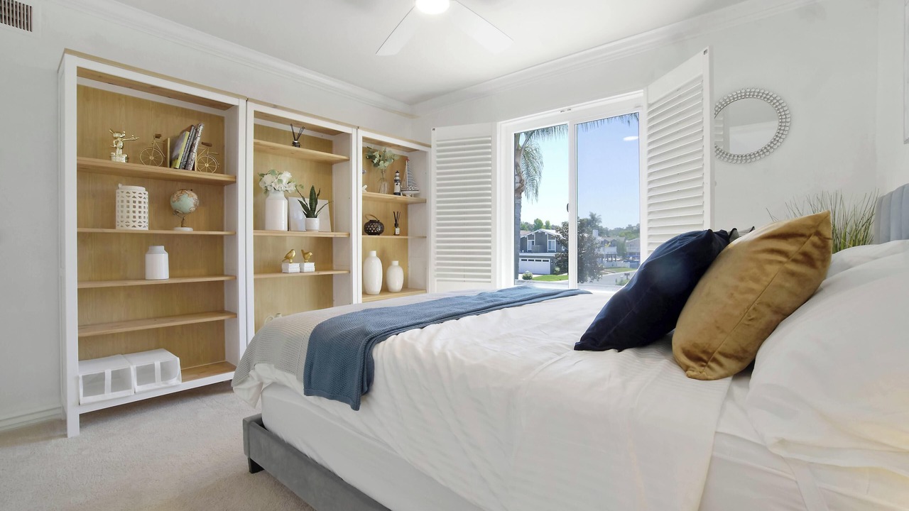 Photo of Bedroom in Lake Forest