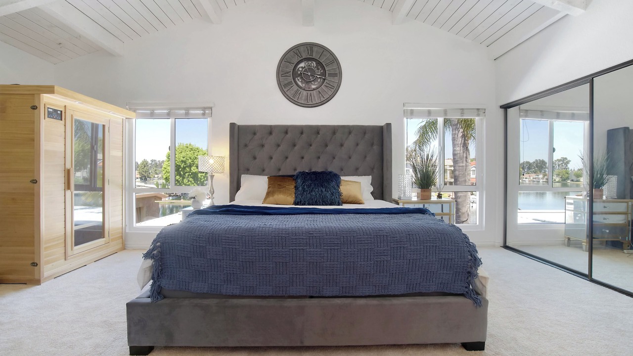 Photo of Bedroom in Lake Forest