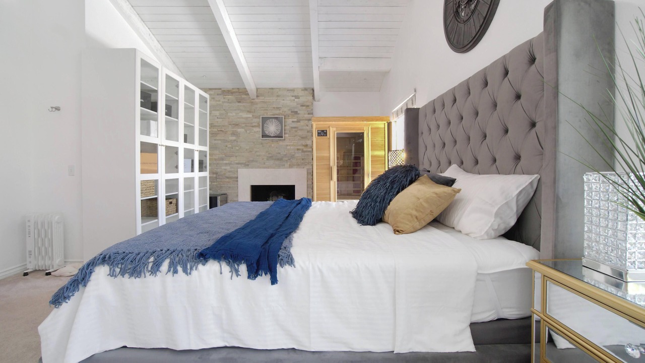 Photo of Bedroom in Lake Forest