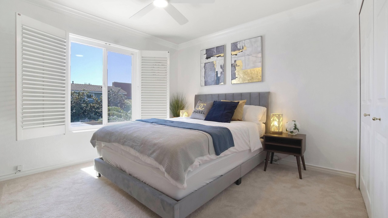 Photo of Bedroom in Lake Forest