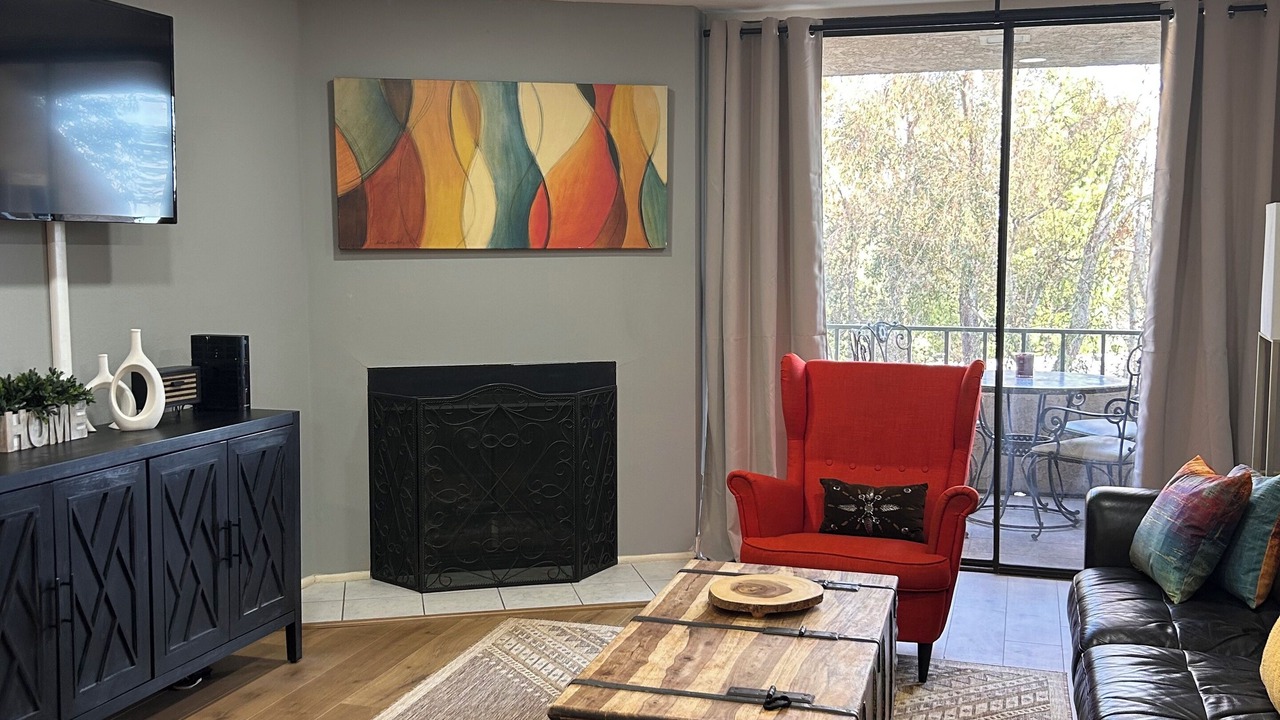 Photo of Livingroom in Monterey Hills