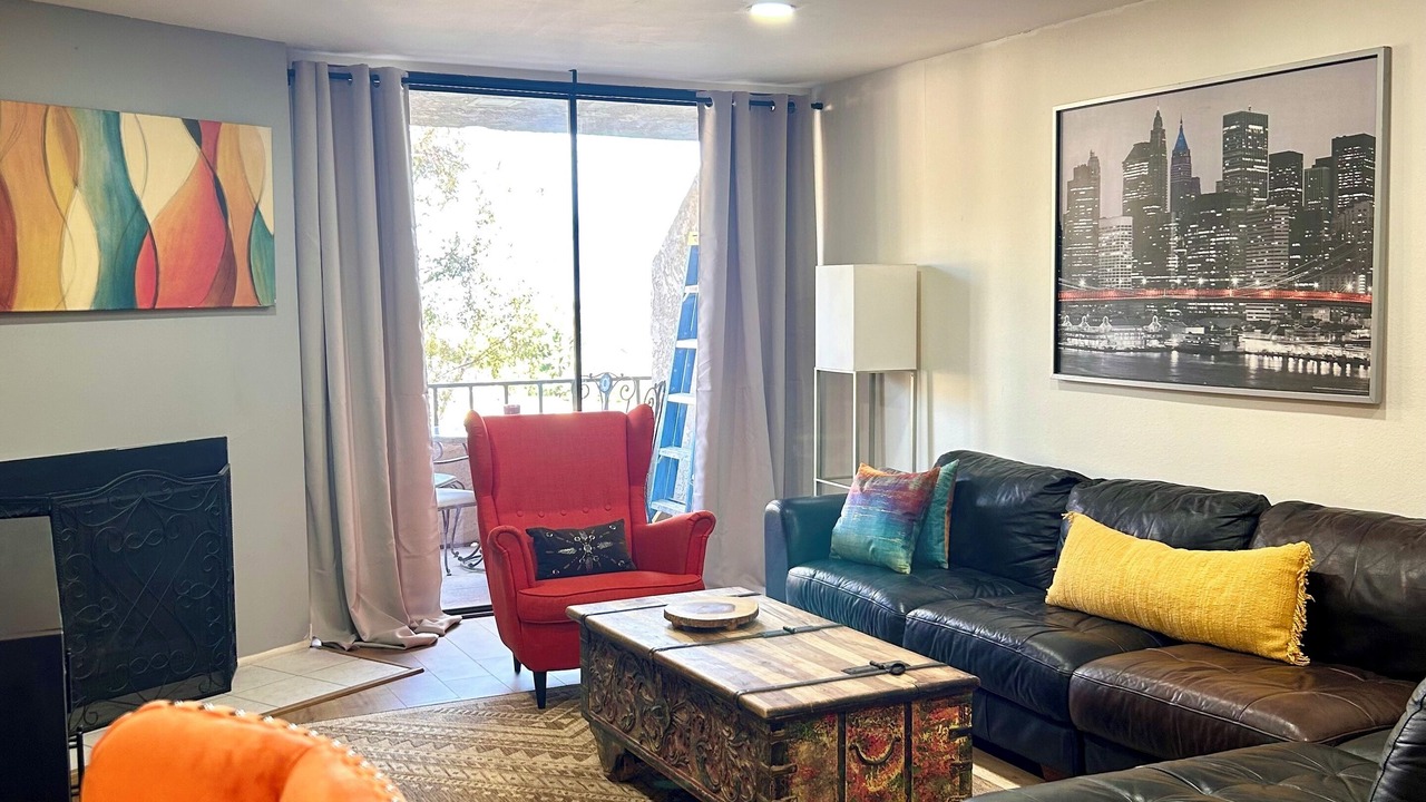Photo of Livingroom in Monterey Hills