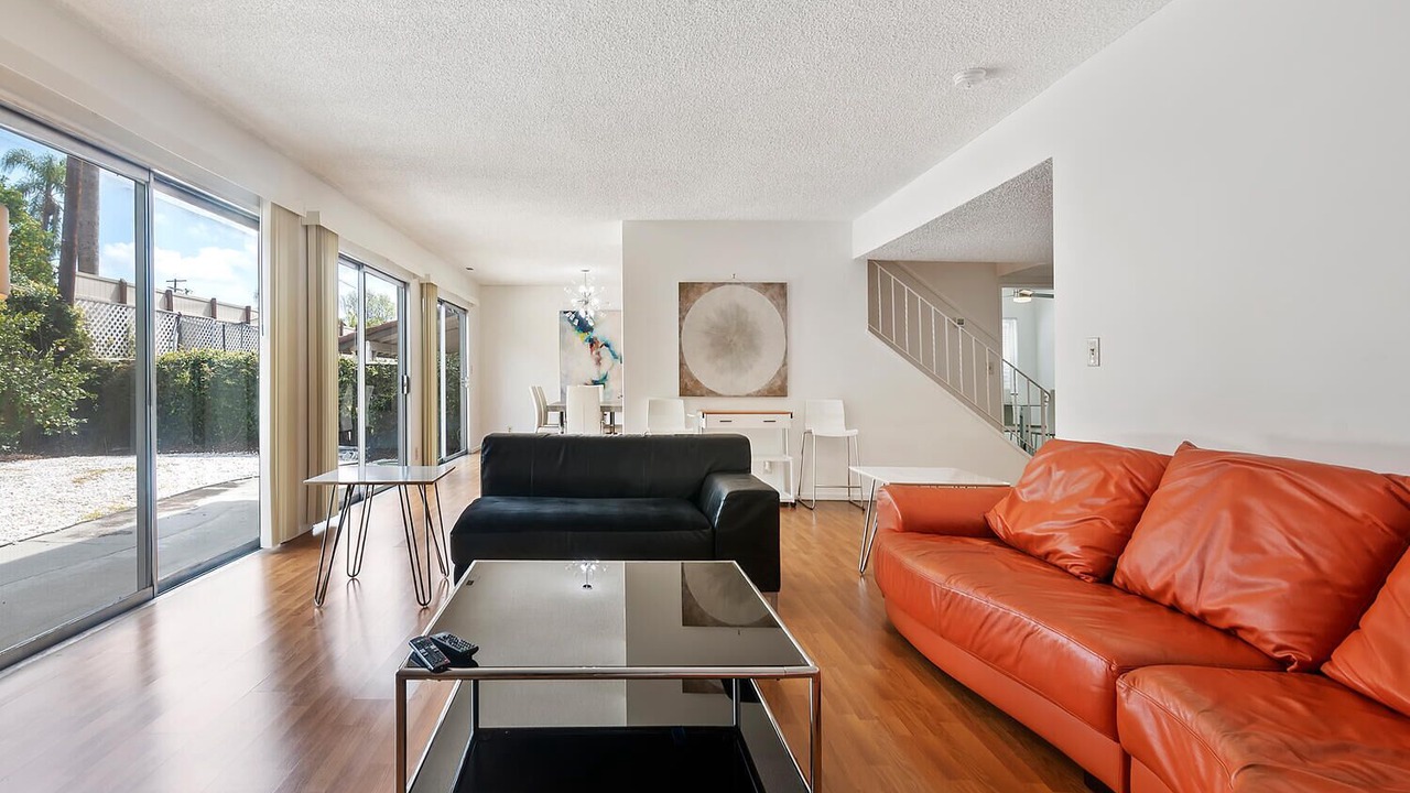 Photo of Livingroom in Valley Glen